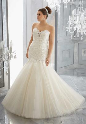 Curvy Brides